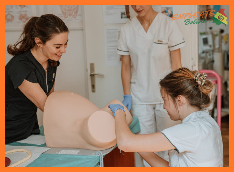 ¿Qué nivel de competencia existe para acceder a una plaza laboral en el Hospital de la Mujer (La Paz)?