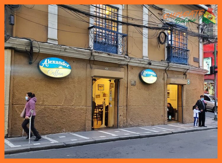 ¿Qué tipos de puestos y oportunidades de carrera ofrece Alexander Coffee?